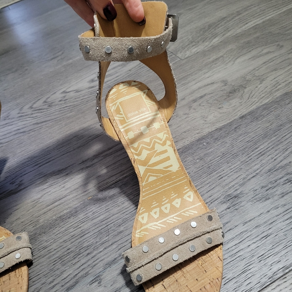 Used Dolce Vita suede sandals, size 9 - Picture 3 of 12